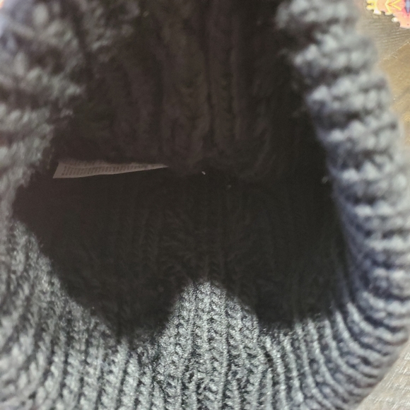 The North Face Womens OH mega pom faux fur beanie cable knit hat black - Picture 6 of 6